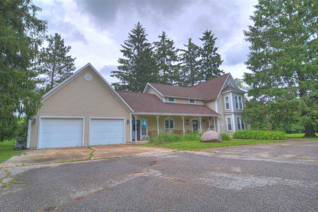 00893 E Dietz Rd, Boyne City, MI 4 Bed, 2 Bath SingleFamily Home