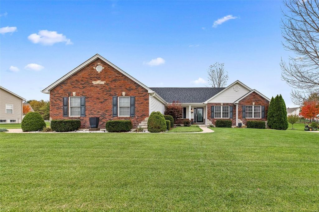 1049 Highland Estates Dr, Wentzville, MO 63385 4 Bed, 4 Bath Single