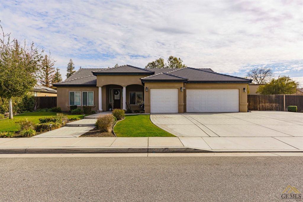 3120 Batch Ln, Bakersfield, CA 93312