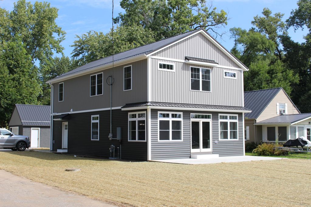 3985 Utopia Dr, Clarklake, MI 49234