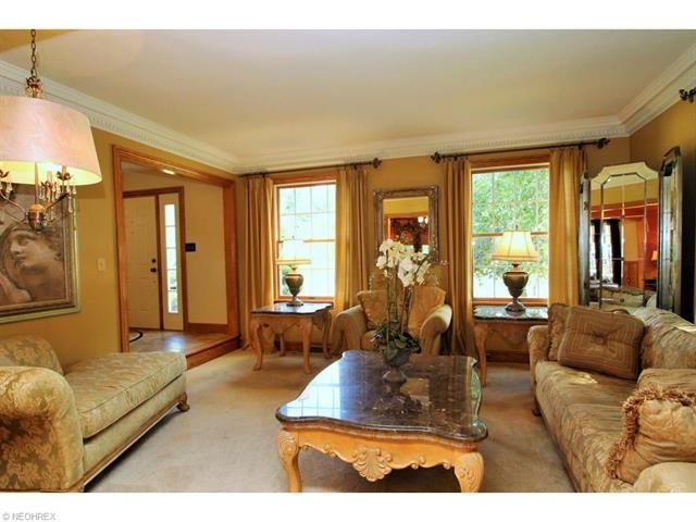 390 Brookpoint Cir, Wadsworth, OH - 4 Bed, 3 Bath Single-Family Home