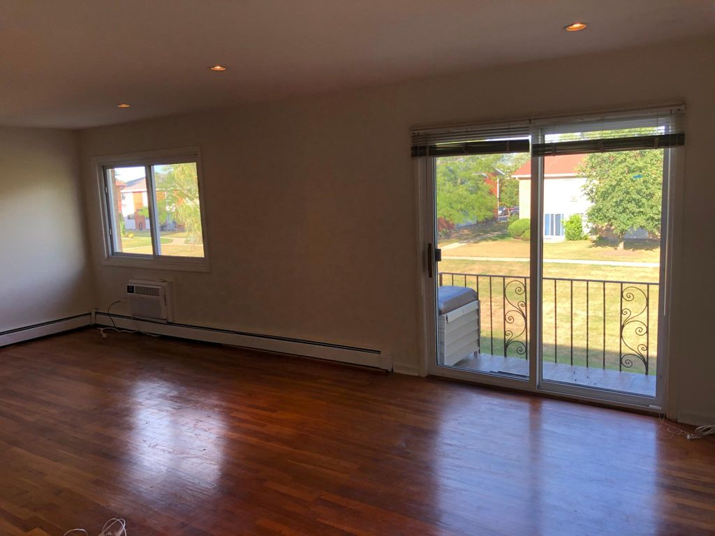 8828 N Leslie Ln #2H, Des Plaines, IL 60016