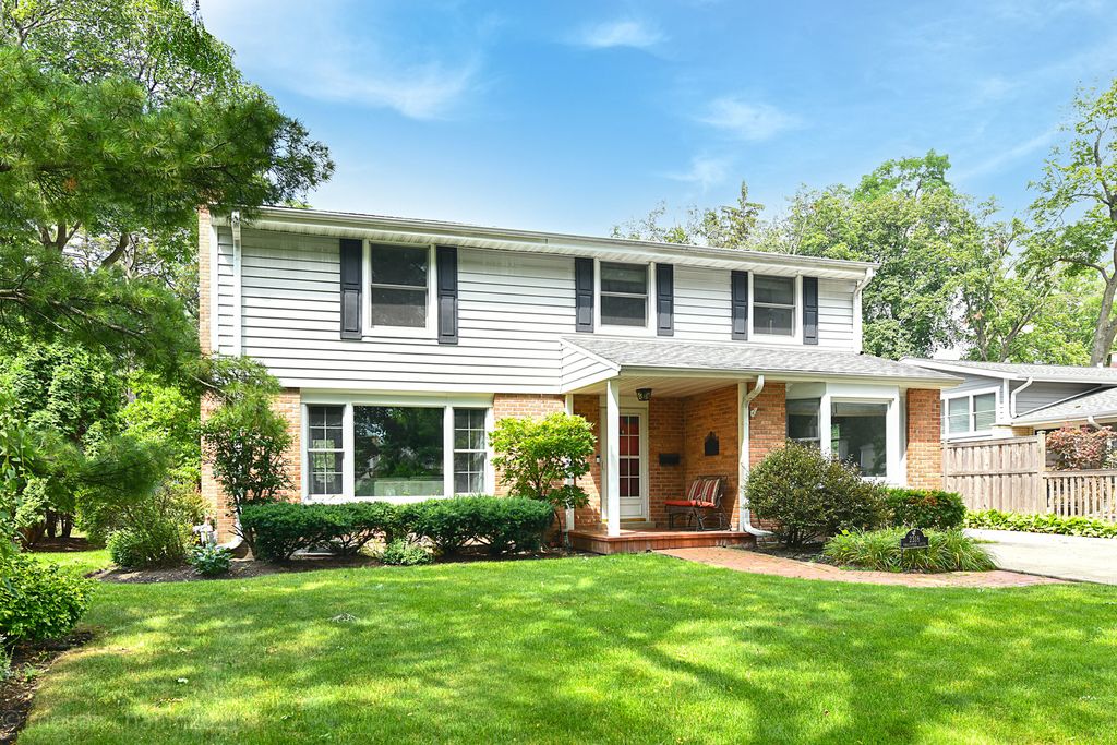 2318 Swainwood Dr, Glenview, IL 60025