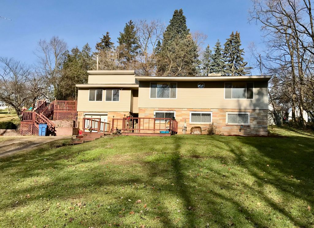 69582 S Nottawa Rd, Sturgis, MI 49091
