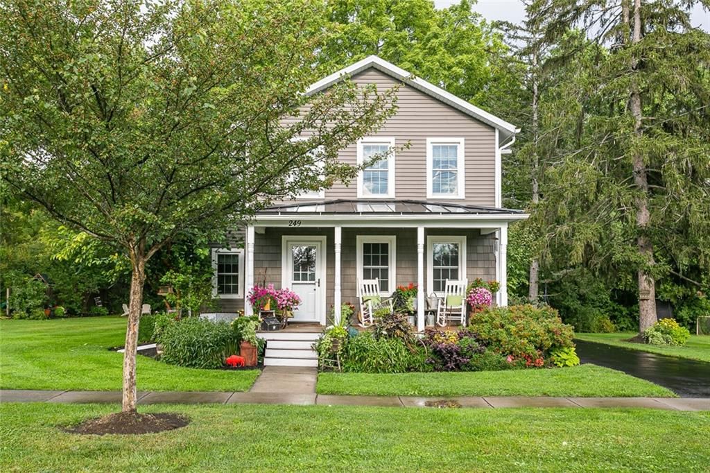 249 N Pleasant St, Canandaigua, NY 14424