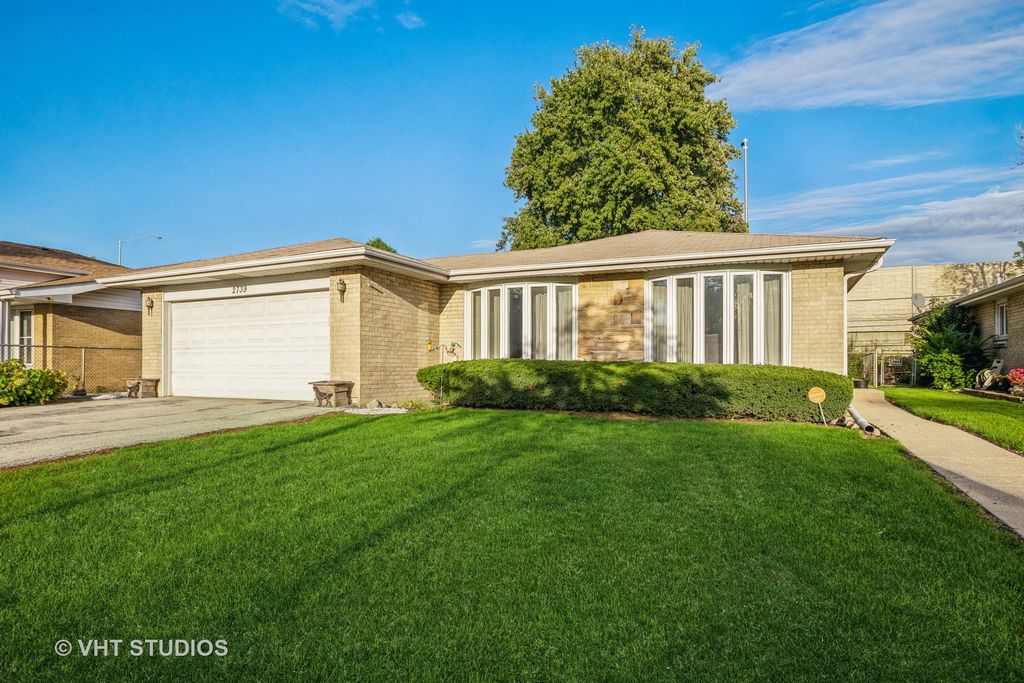 2739 Rusty Dr, Des Plaines, IL 60018