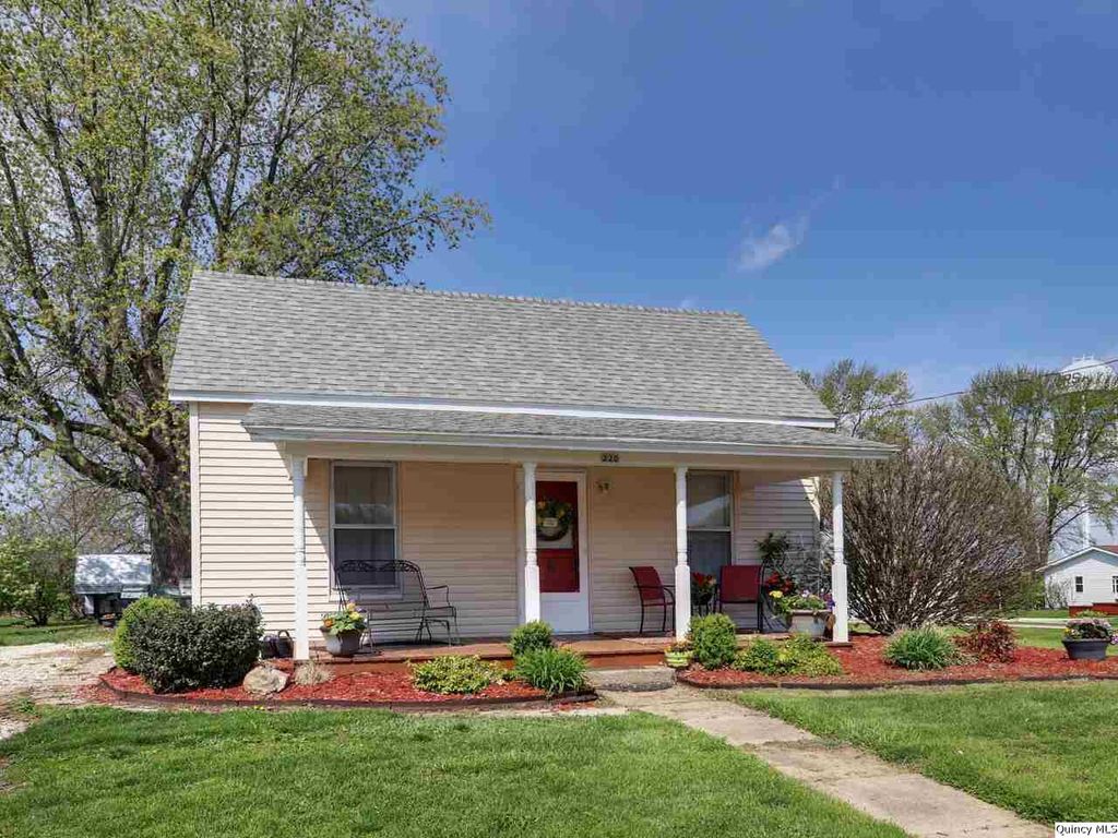 220 N Warsaw St, Ursa, IL 62376