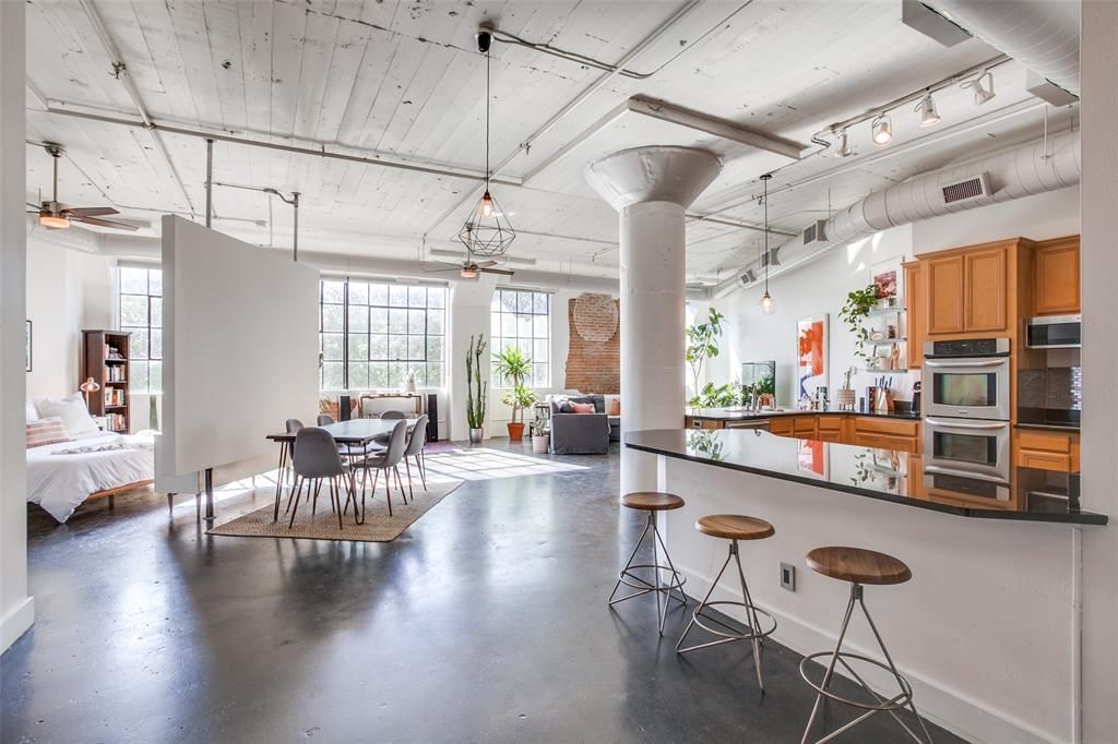 2220 Canton St #209, Dallas, TX 75201