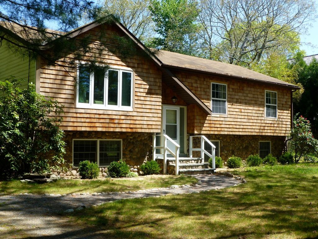 Address Not Disclosed, East Hampton, NY 11937