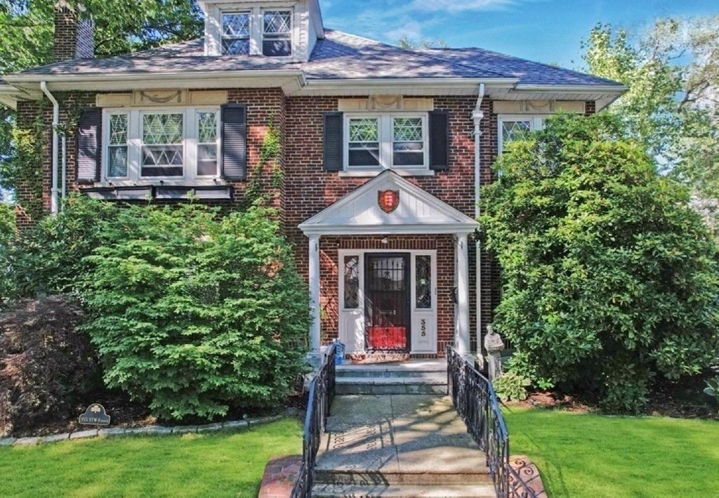 355 Vfw Pkwy, Brookline, MA 02467