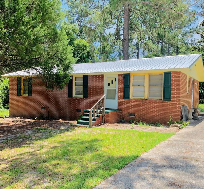 8 Adrian St, Mc Rae Helena, GA 31055