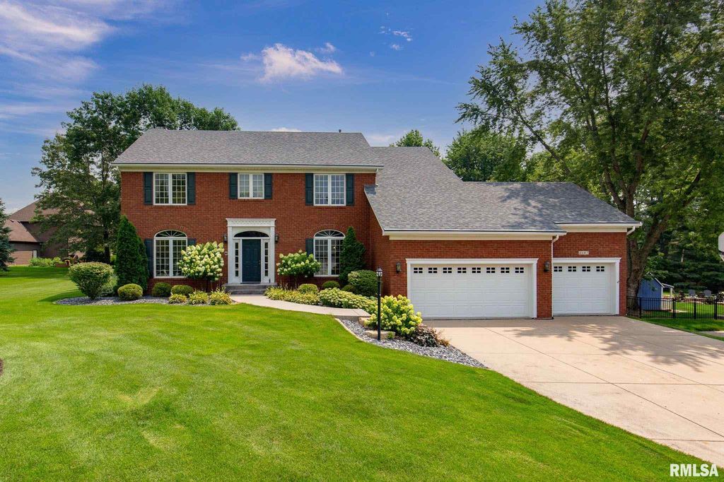 4663 School House Rd, Bettendorf, IA 52722