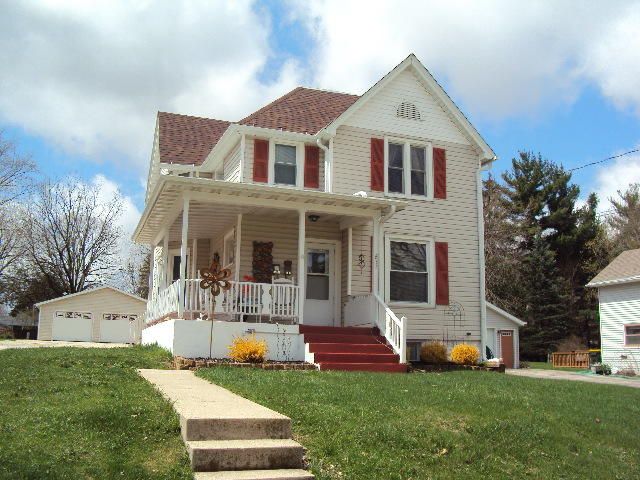 631 N  Main St, Hartford, WI 53027