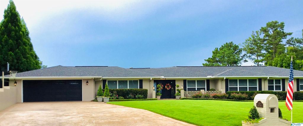 179 Azalea Dr, Gadsden, AL 35901