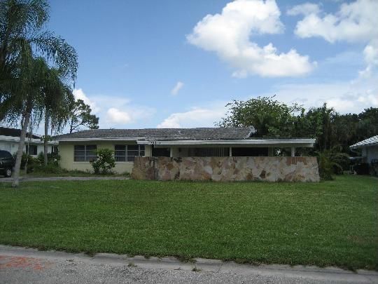 150 Meadowlark Dr, Royal Palm Beach, FL 33411