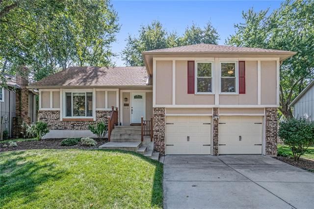 2013 S Kenwood St, Olathe, KS 66062