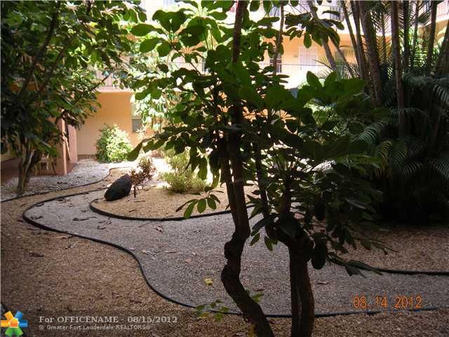 2821 Somerset Dr #101, Lauderdale Lakes, FL 33311