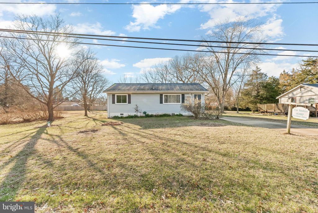 40357 Dockser Dr, Mechanicsville, MD 20659