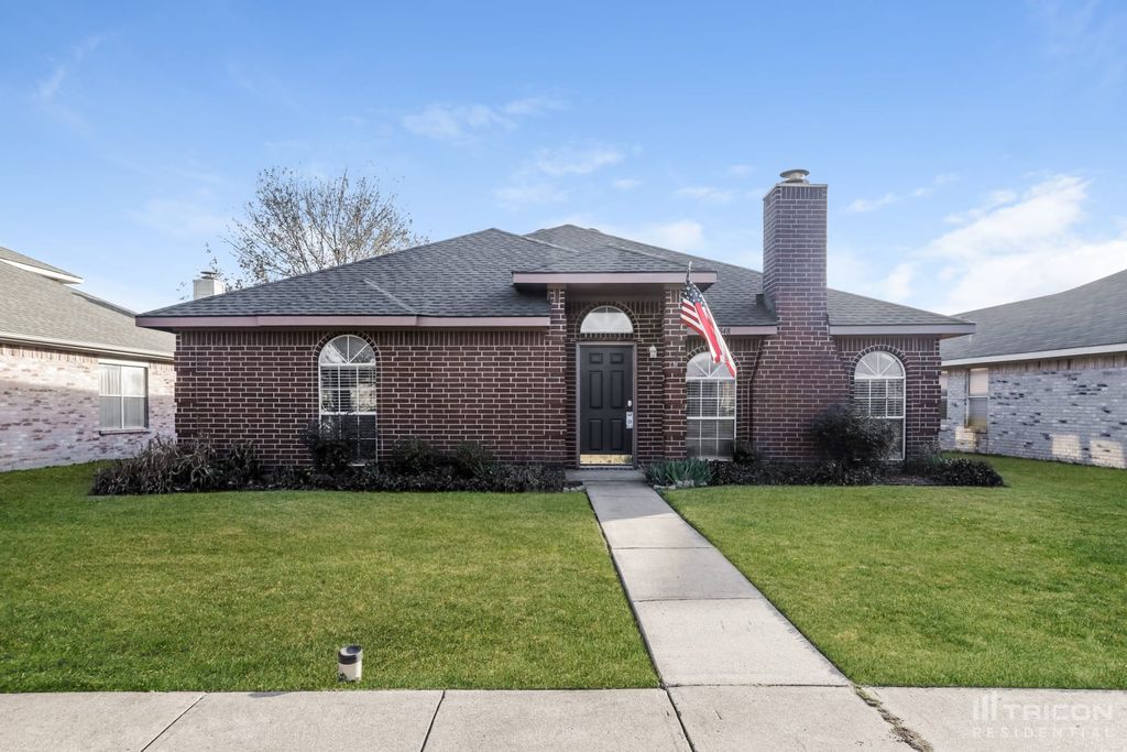 2848 Saint Johns Ave, Lancaster, TX 75146