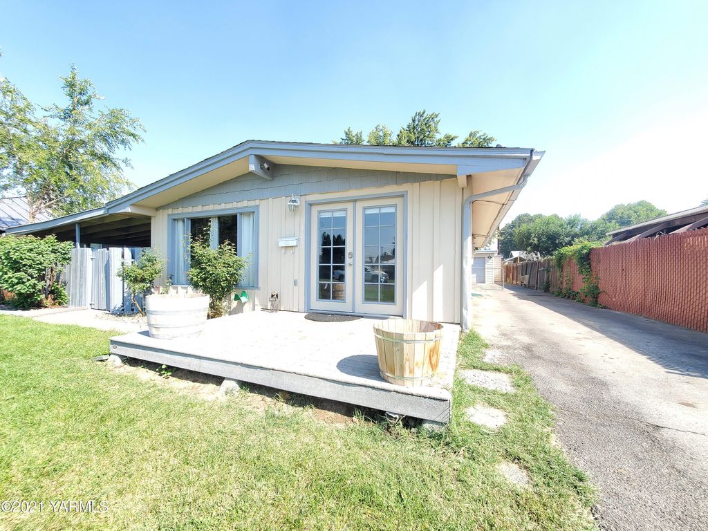 1303 S 2nd Ave, Yakima, WA 98902
