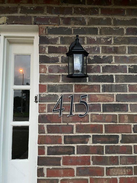 415 Whispering Hills Dr, Lexington, KY 40517