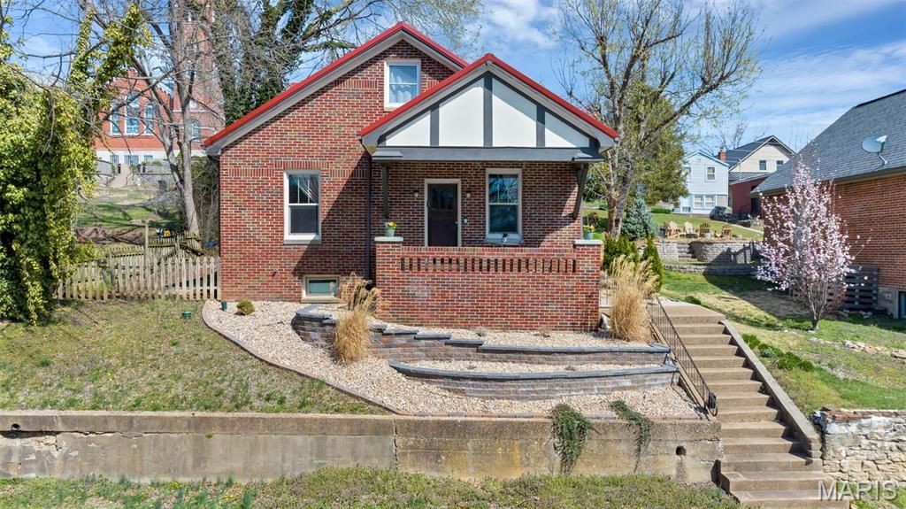 125 W  2nd St, Hermann, MO 65041