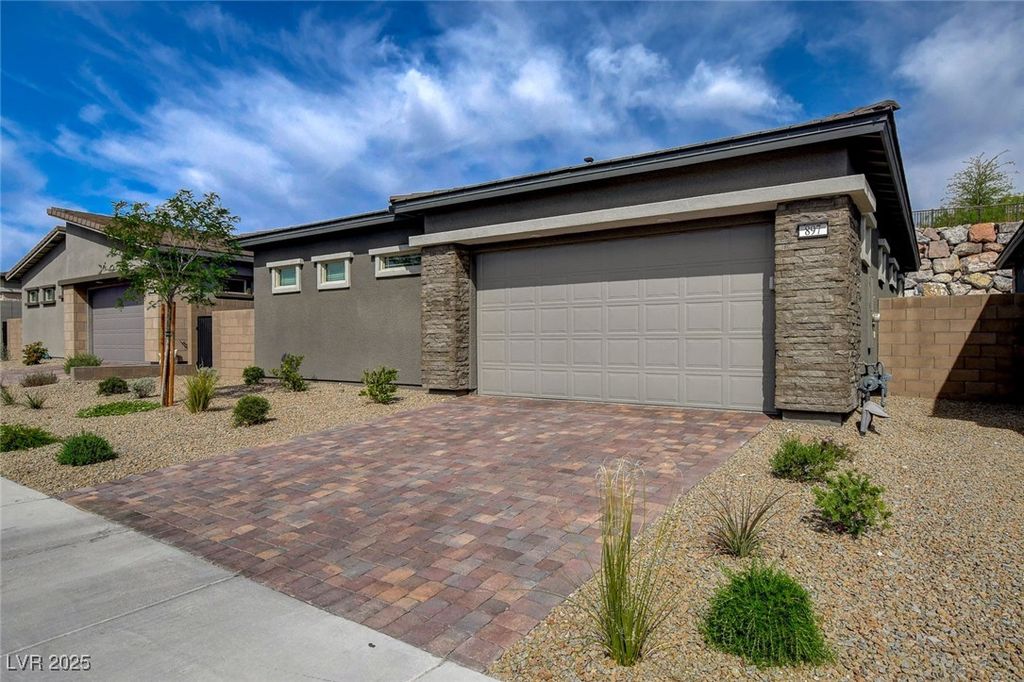 897 Woodburn Ln, Las Vegas, NV 89138