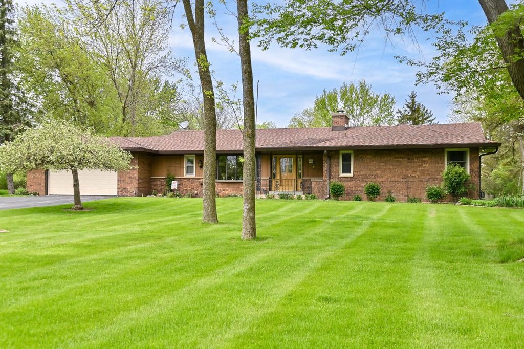 2044 West Woodside LANE, Mequon, WI 53092
