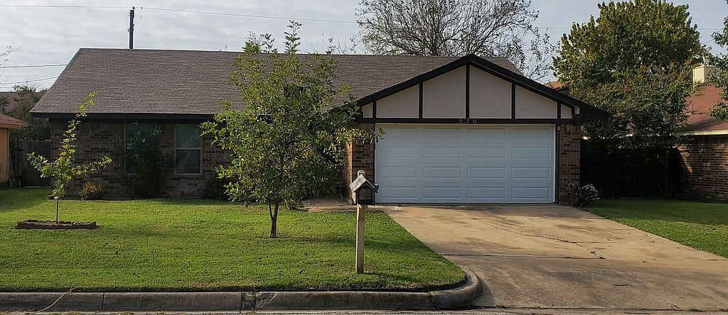 530 Allencrest Dr, White Settlement, TX 76108
