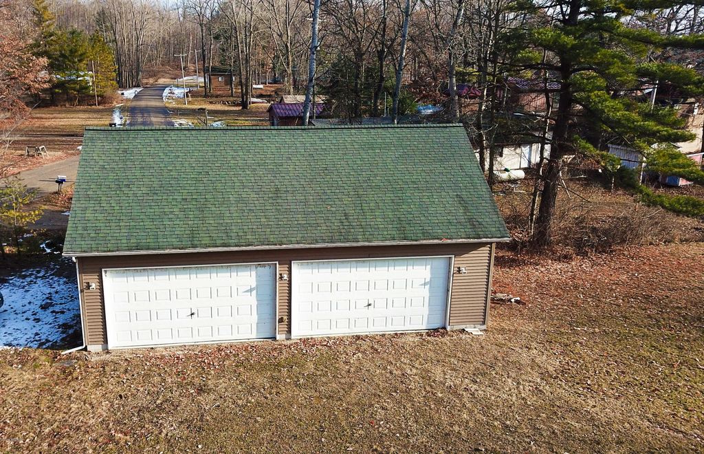 16155 Pretty Lake Dr, Mecosta, MI 3 Bed, 2 Bath SingleFamily Home