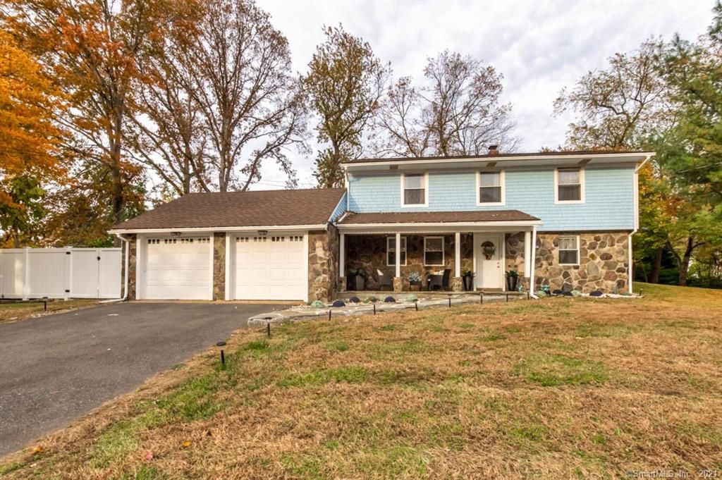 150 Ruby Ln, Stratford, CT 06614