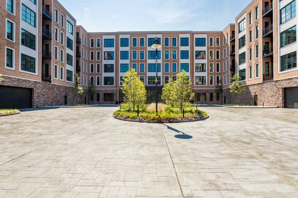 100 Garvies Point Rd 1328, Glen Cove, NY 1 Bed, 1.5 Bath Apartment