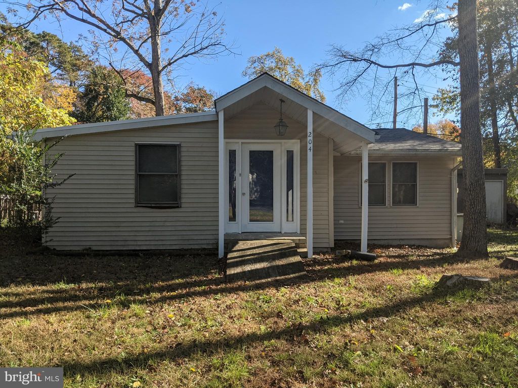204 E Lakeshore Dr, Browns Mills, NJ 08015