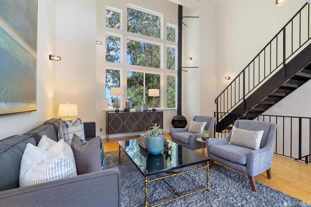 882 Moultrie St, San Francisco, CA 94110