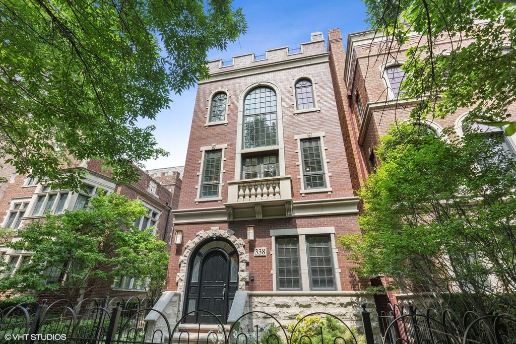 338 W Oakdale Ave, Chicago, IL 60657