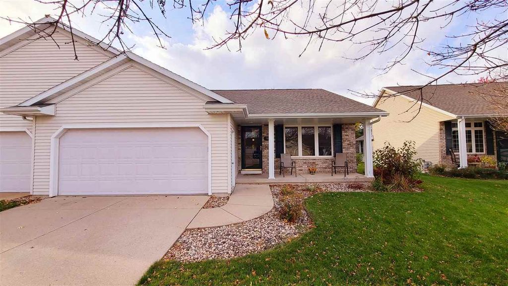 1824 Hardwoods Ct, De Pere, WI 54115