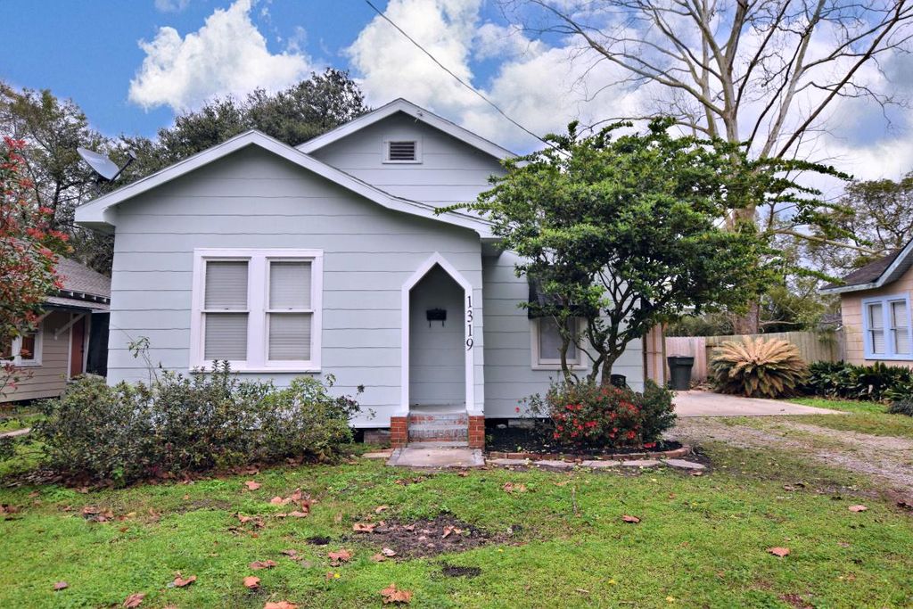 1319 E Ford St, Lake Charles, LA 70601
