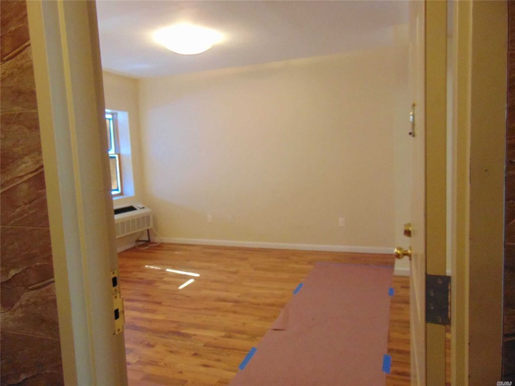 84-42 Smedley St #1B, Jamaica, NY 11435