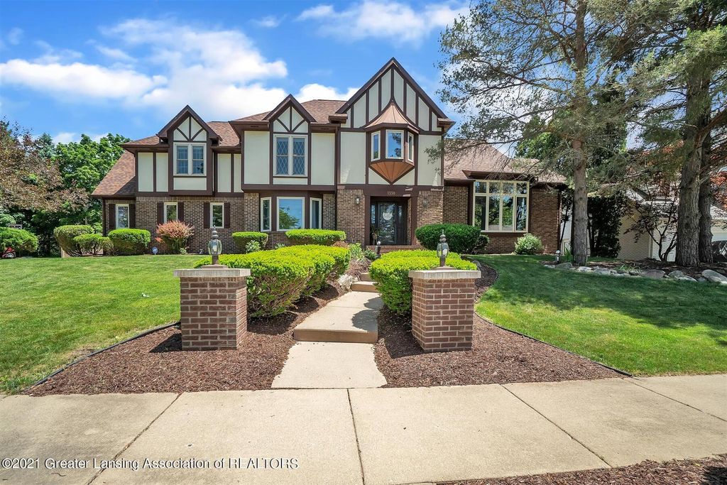 1350 Tavistock Pl, East Lansing, MI 48823