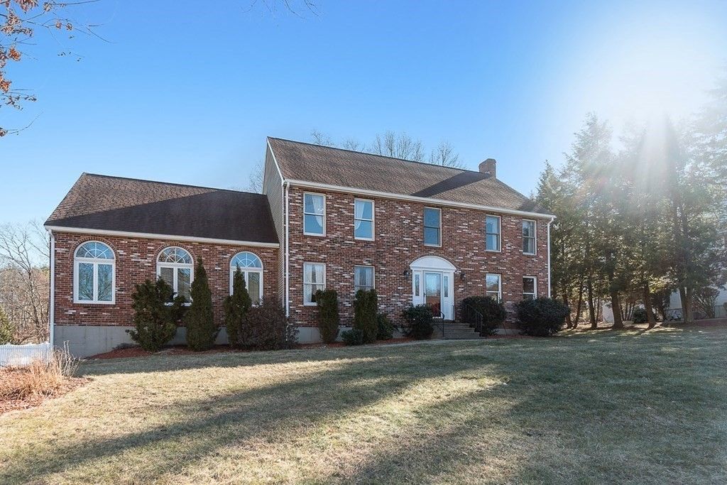 148 Barnard Rd, Marlborough, MA 4 Bed, 3 Bath Single 148 Barnard Rd, Marlborough, MA 4 Bed, 3 Bath Single