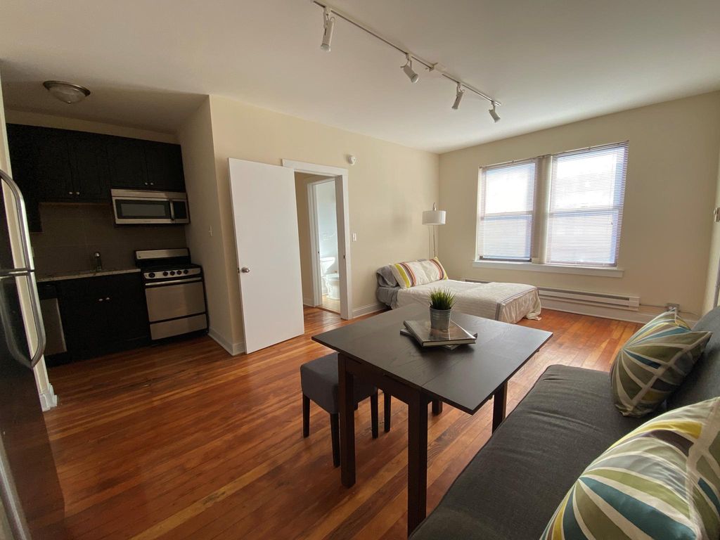 339 Howard St, Evanston, IL 60202