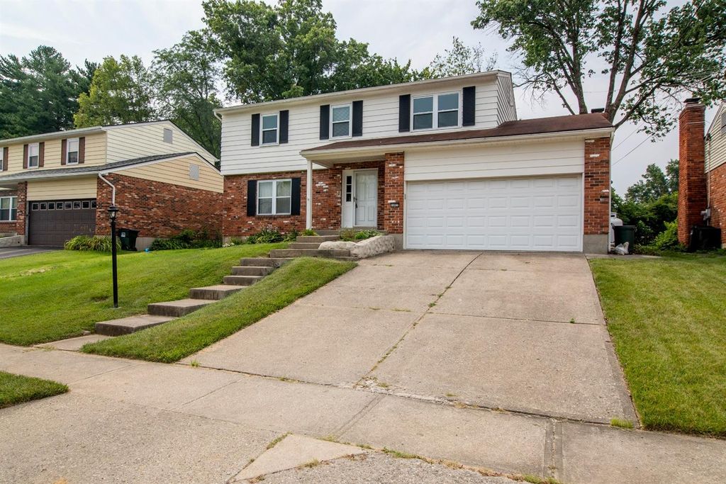 1027 Hearthstone Dr, Cincinnati, OH 45231