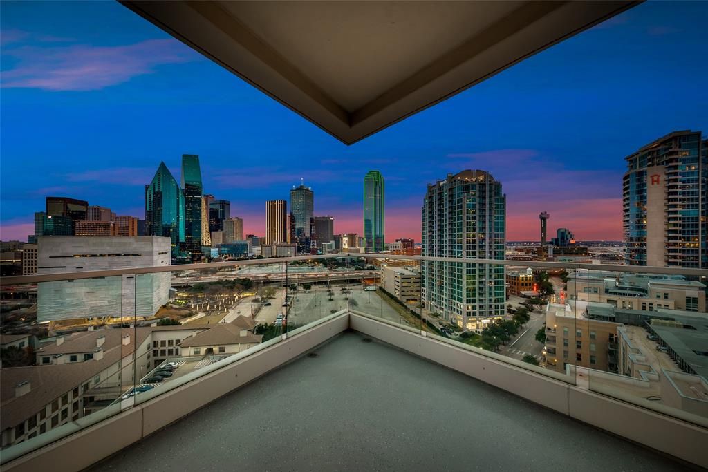 2408 Victory Park Ln #1234, Dallas, TX 75219