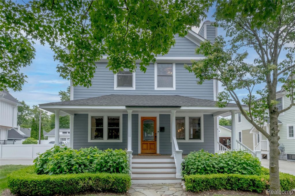 326 Highland Ave, Rochester, MI 48307