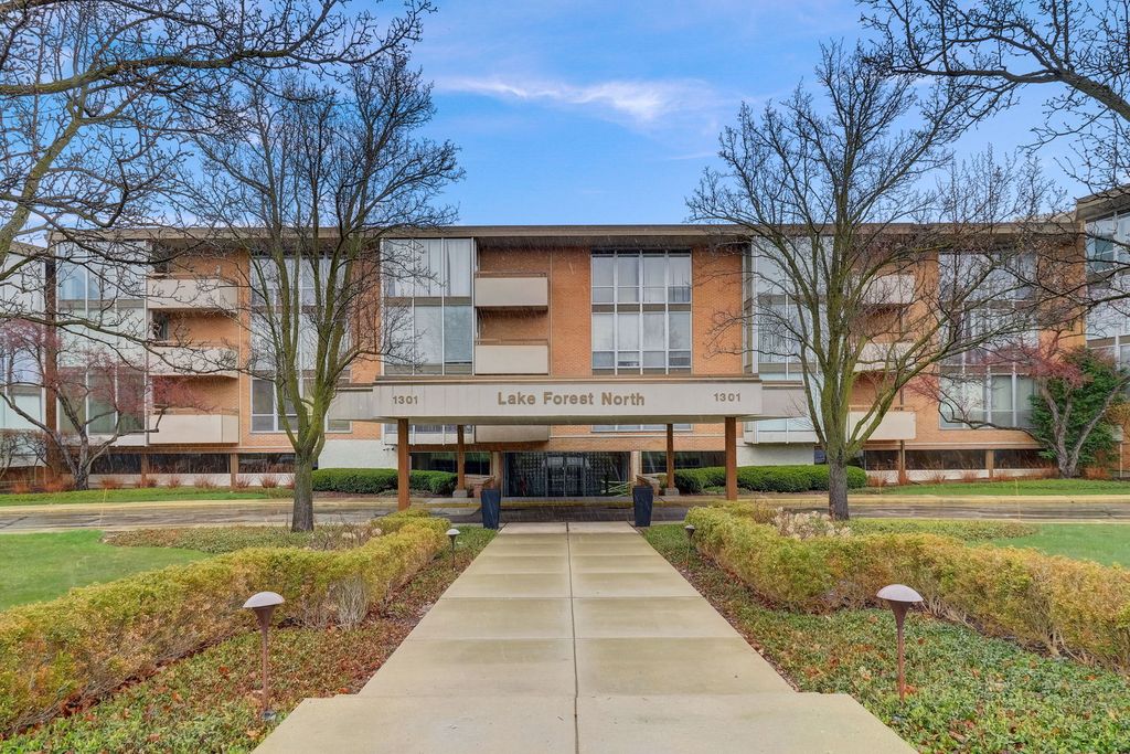 1301 N  Western Ave #206, Lake Forest, IL 60045