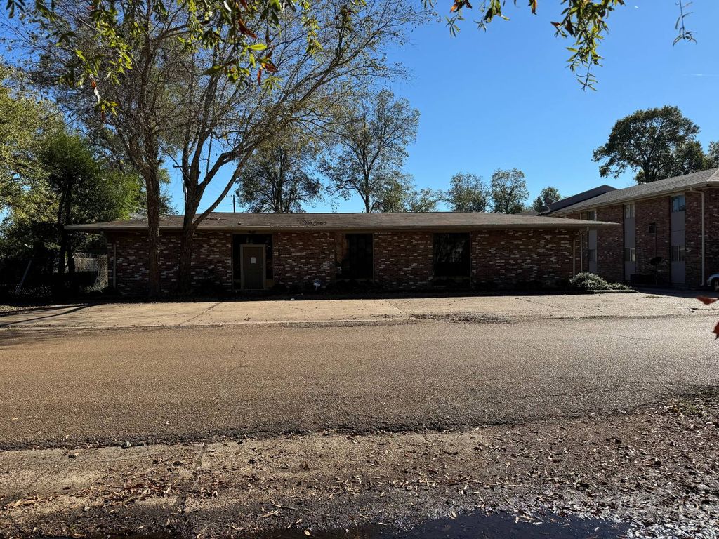 105 W  President Ave, Greenwood, MS 38930