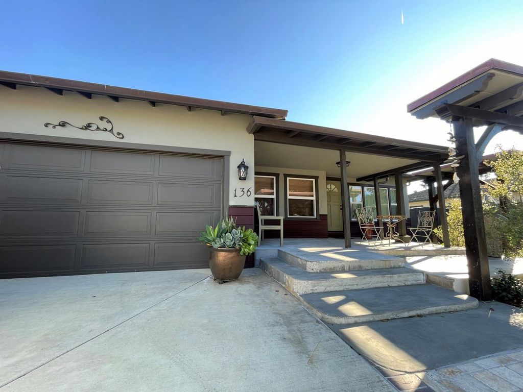 136 Shamrock Dr, Ventura, CA 93003