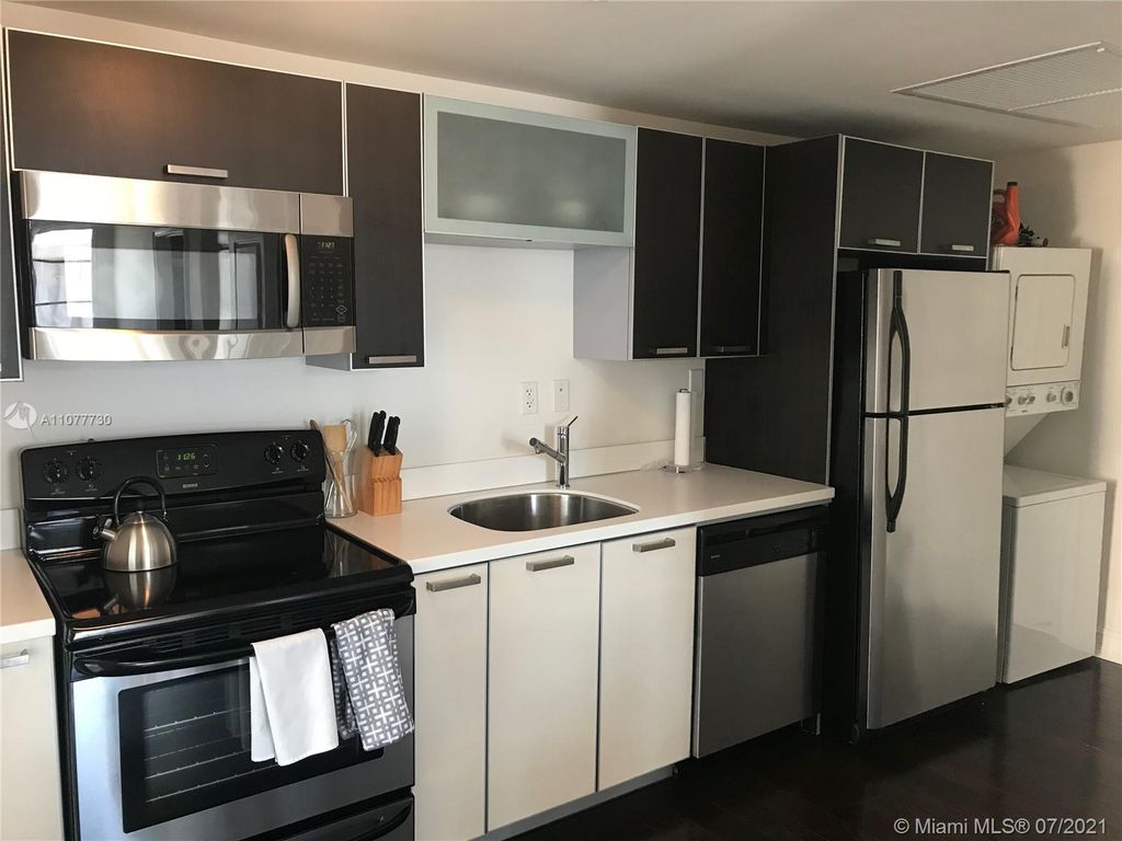 621 11th St #202, Miami Beach, FL 33139