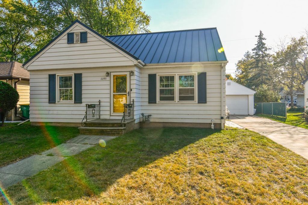 1195 BOND STREET, Green Bay, WI 54303