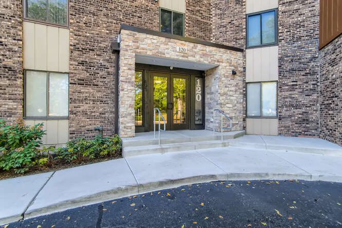 120 Lakeview Dr #417, Bloomingdale, IL 60108